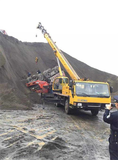 那坡上犹道路救援